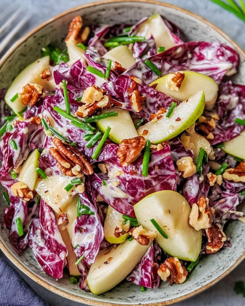 Radicchio-Apfelsalat mit Walnüssen
