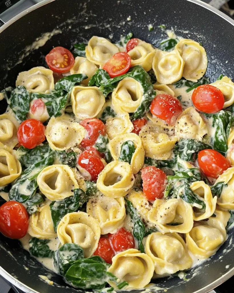 Cremige Tortellini-Pfanne mit Spinat
