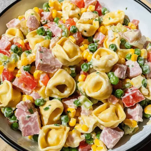 Sommerfrischer Tortellini-Genuss Salat