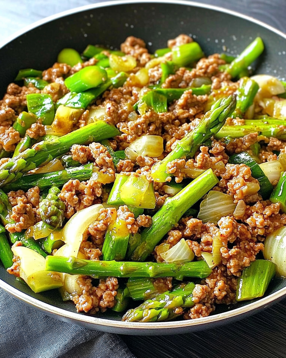 Frühlingshafte Hack-Spargel-Pfanne