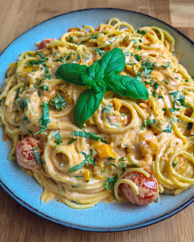 Cremige Pasta mit Gemüsesauce