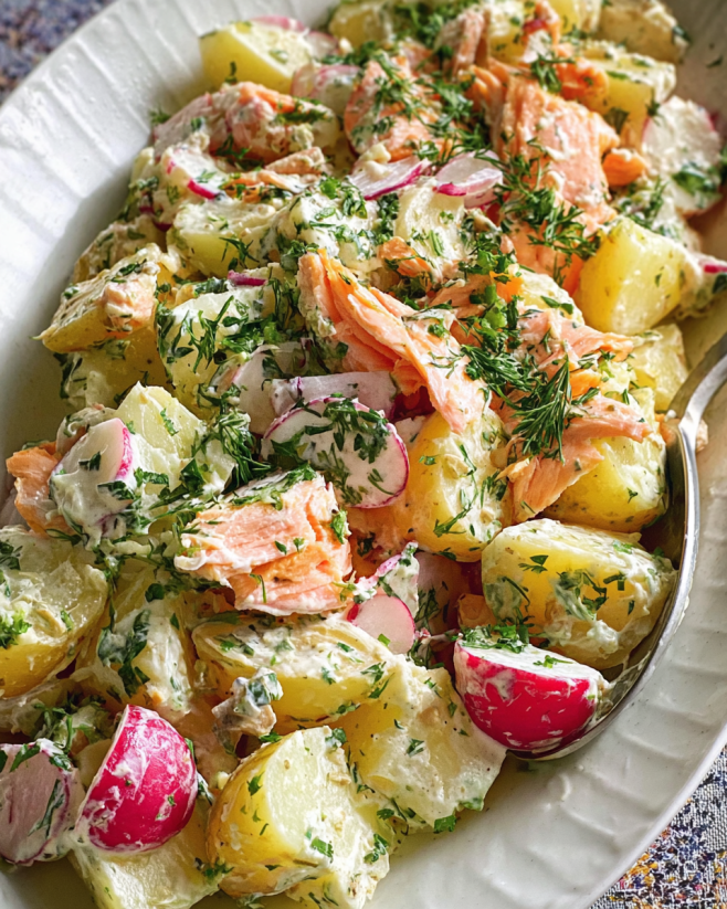 Frischer Kartoffelsalat mit Lachs