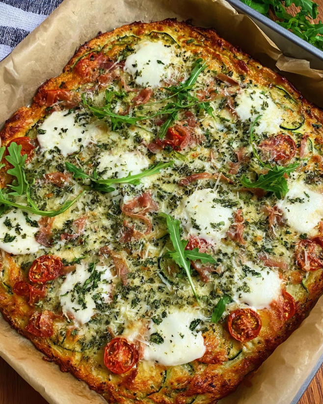 Aromatische Zucchini-Pizza mit Kräutern