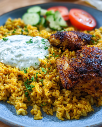 Curry-Bratreis mit Hähnchenschenkeln