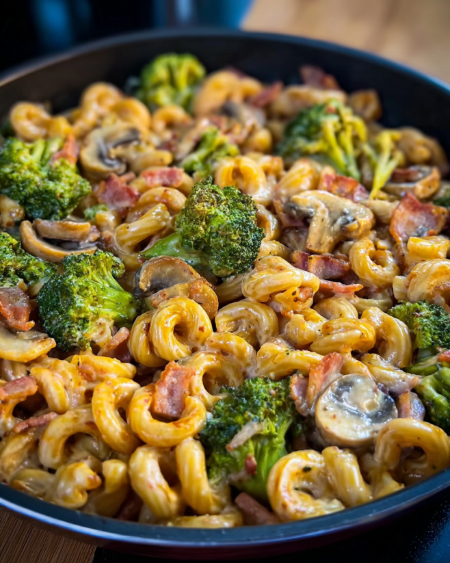 Cremige Pasta mit Brokkoli und Speck