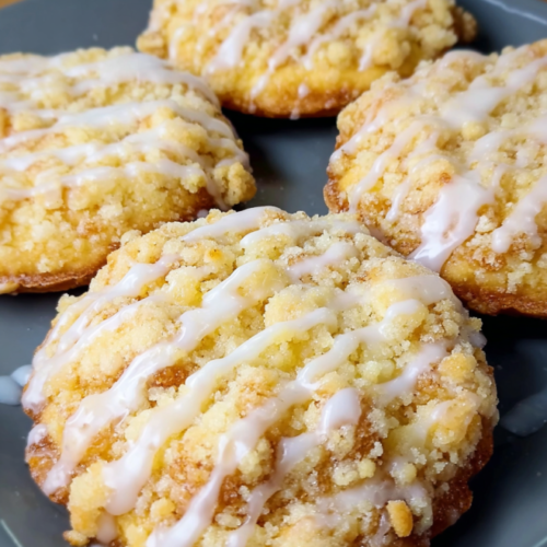 Saftige Streuseltaler mit Zuckerguss