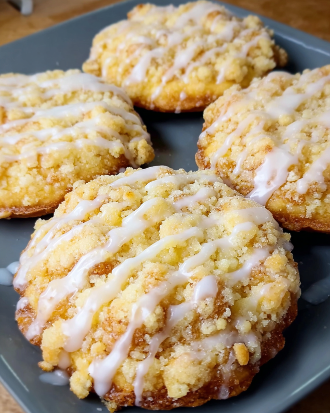 Saftige Streuseltaler mit Zuckerguss
