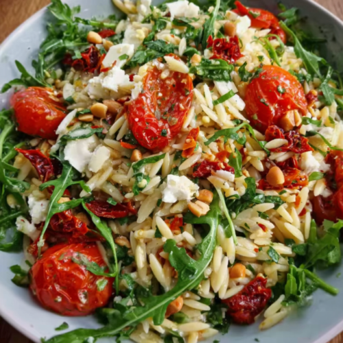 Frische Orzo-Salat mit Rucola