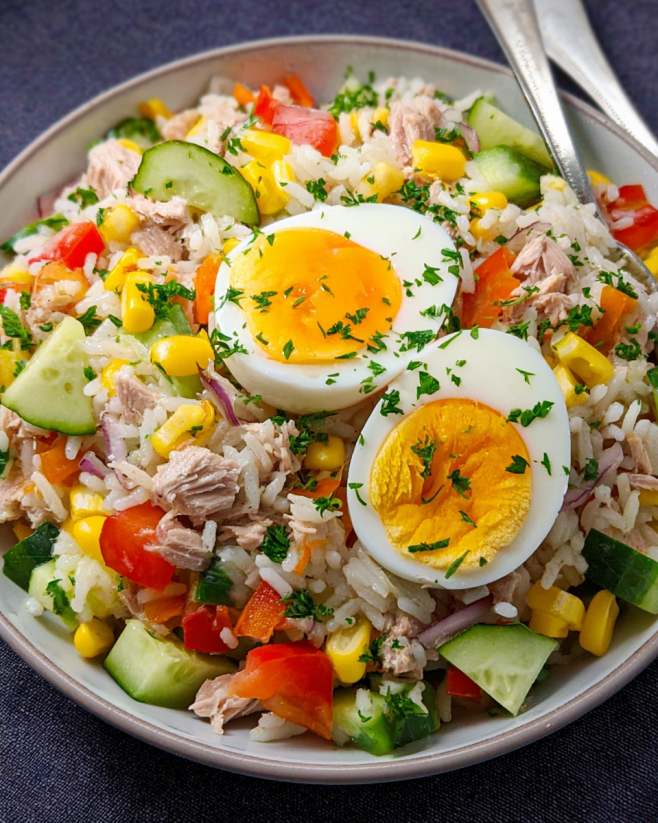 Bunter Reissalat mit Thunfisch
