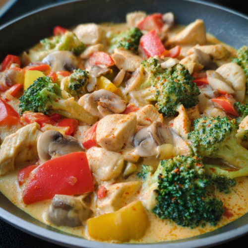 Cremige Low-Carb-Hähnchen-Gemüse-Pfanne