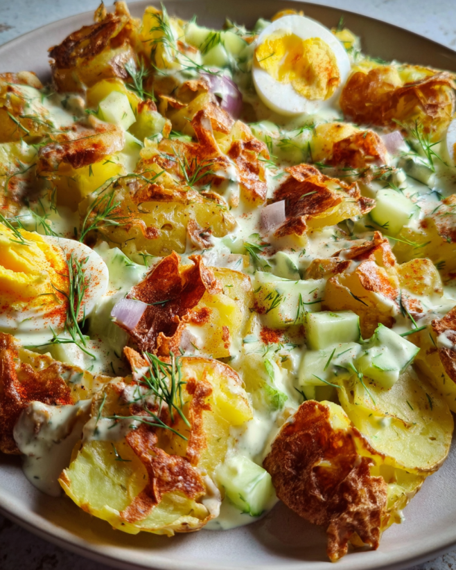 Knuspriger Smashed Kartoffelsalat