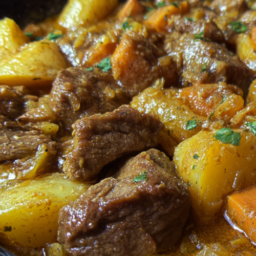 Zartes Rindergulasch mit Kartoffeln