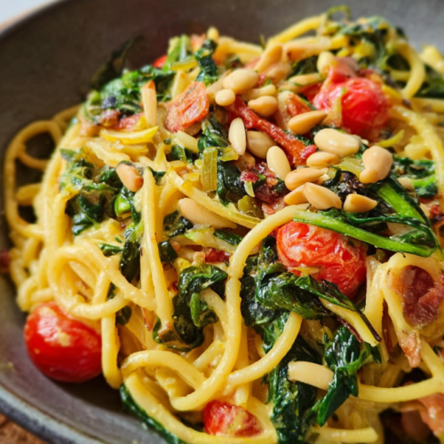 Cremige Mangold-Nudeln mit Curry