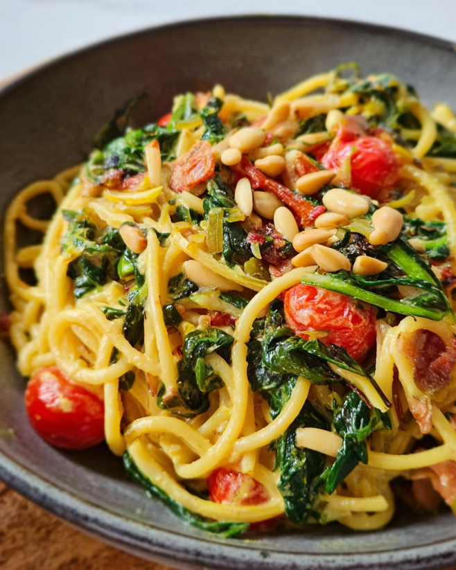 Cremige Mangold-Nudeln mit Curry