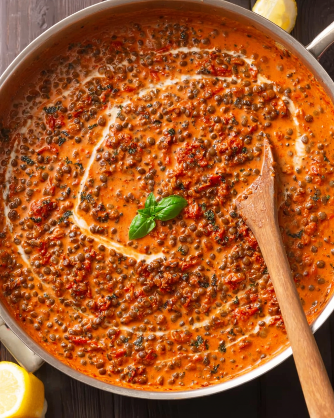 Cremige Linsen in Tomatensauce