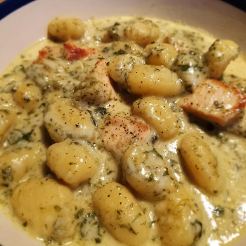 Cremige Gnocchi Hähnchen Pesto-Pfanne