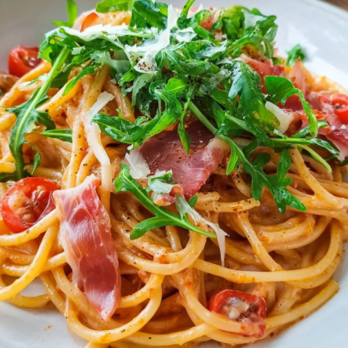 Cremige Spaghetti mit Rucola und Schinken