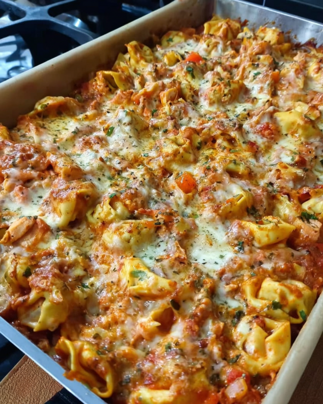 Cremiges Tortellini-Blech mit Gemüse