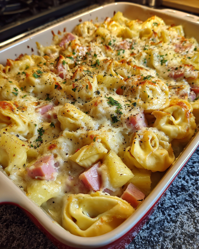 Cremiger Tortellini Auflauf Hawaii