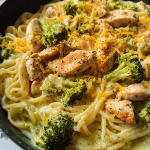 Cremige Brokkoli Cheddar Pasta