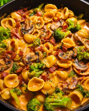 Cremige Brokkoli-Speck Pasta