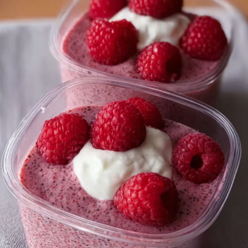 Proteinreicher Himbeer Chia Pudding